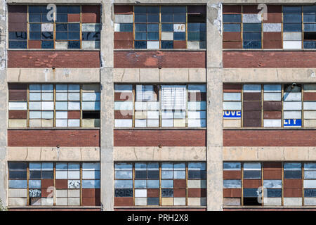 Windows industrielle Gebäude in der Zentralen Fertigung Bezirk Stockfoto