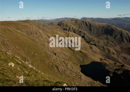 UK, Coniston Cumbria. Blick Richtung Wetherlam von Coniston Alter Mann in der Nähe des Coppermines Tal im englischen Lake District, Cumbria. Stockfoto