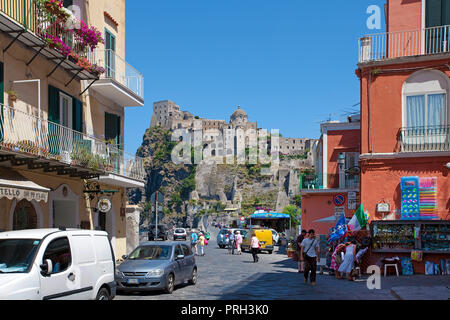 Blick von der Altstadt von Borgo di Celsaon Castello Aragonese, Ischia Ponte, Insel Ischia, Golf von Neapel, Kampanien, Italien Stockfoto