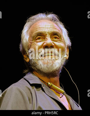 Topeka, Kansas, USA, 17. September 2014 Tommy Chong auf dem Konzert heute Abend in der Topeka Expo Center. Cheech & Chong sind ein Grammy Award-winning comedy Duo bestehend aus Richard "cheech" Marin, Tommy Chong, die einem breiten Publikum in den 70er und 80er Jahren fanden für ihre Filme und Stand-up-Routinen, die auf dem Hippie und freie Liebe Ära beruhten, und insbesondere die der Medikamenten- und Gegenkultur Bewegungen, vor allem ihre Liebe für Cannabis. Credit: Mark Reinstein/MediaPunch Stockfoto