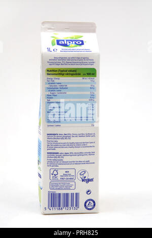 Alpro Oat Original Alternative zu Milch Nährwertangaben Stockfoto