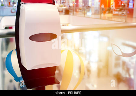 Automatische hand Alkohol gel Dispenser sauberer Ort für kostenlose Service in der Öffentlichkeit Stockfoto