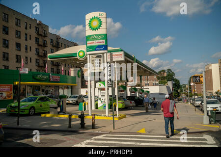 Eine BP-Tankstelle in den Washington Heights Nachbarschaft in New York am Samstag, 29. September 2018. (Â© Richard B. Levine) Stockfoto