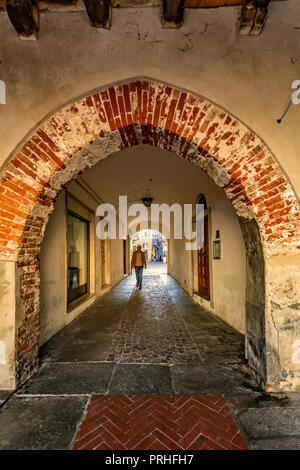 Italien Piemont alten Broletto, Via dei Mercati Stockfoto