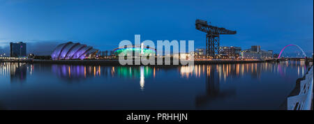 Panorama auf den Fluss Clyde einschließlich der SSE Hydro, SEK Gürteltier, SEC Center und der Lichtbogen in Glasgow, Schottland Stockfoto