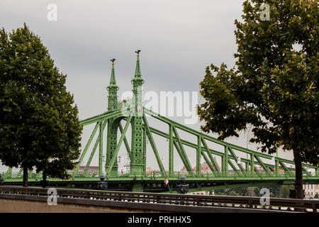 Detail der Liberty Bridge oder Brücke der Freiheit, zwischen Buda und Pest über der Donau in Budapest, Ungarn, Osteuropa. Stockfoto