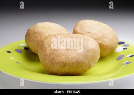 Kachori auf einer Platte Stockfoto