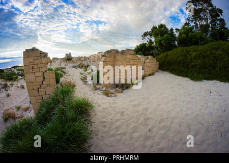 Die Ruinen der historischen Telegrafenstation Eucla bedeckt mit Verlagerung Windblown Sand. Nullabor Plain Western Australia Stockfoto