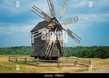 Mühle in der Ukraine während des Tages Stockfoto