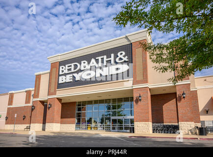 Bed Bath and Beyond vorne außen Eingang zeigt das Logo und melden Sie sich Montgomery Alabama, USA. Stockfoto