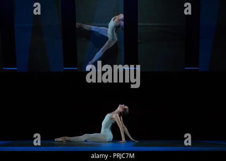 Tänzer "entzünden" während der Birmingham Ballett Fotoshooting von Feuer & Amp; Wut am Birmingham Royal Ballet, Thorp Street, Birmingham. Stockfoto