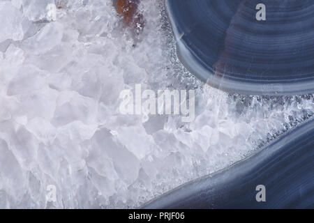 Poliert große natürliche Achat Scheibe aus Brasilien wie Kunst Hintergrund. Achat Geode Slice. Crystal Display Stück. Dekor. Heilung Kristall. Stockfoto