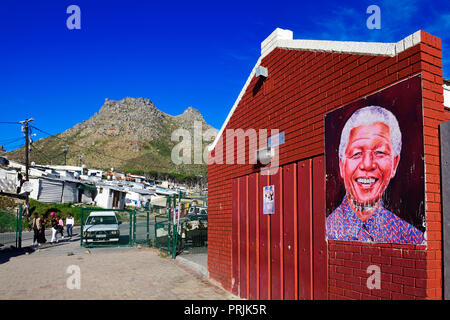 Nelson Mandela Porträt an der Wand der Township Imizamo Yethu, Hout Bay, Kapstadt, Western Cape, Südafrika Stockfoto