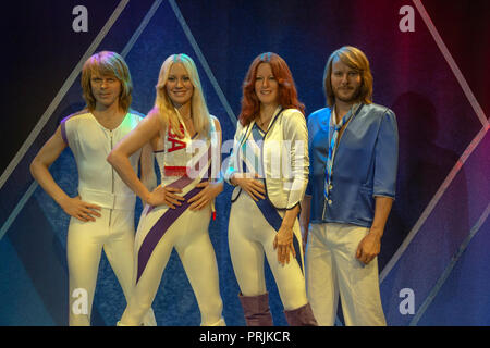 Lebensgroße Wachsfiguren, die Mitglieder der Popgruppe ABBA, ABBA-Museum, Schweden, Stockholm Stockfoto