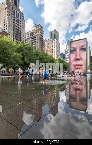 Crown Fountain, der katalanische Künstler Jaume Plensa, Millennium Park, östlich Randolph Street, Chicago, Illinois, USA Stockfoto