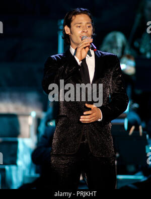 Urs Bühler mit Il Divo führt im Konzert an der Mizner Park Amphitheater in Boca Raton, Florida am 14. Juni 2006. Stockfoto