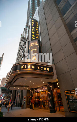 Das Festzelt für das mit Spannung erwartete "King Kong" auf der gleichnamigen Film auf die Theater am Broadway in New York am Dienstag, 18. September 2018 zu sehen ist. Das Musical, mit einem 20 m hohen animatronic Puppen, Previews im Oktober 2018 beginnt. (Â© Â Richard B. Levine) Stockfoto
