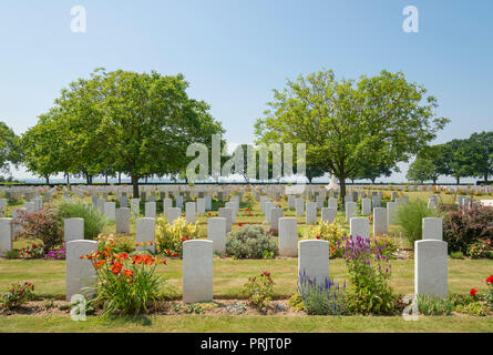 Grabsteine an der Bretteville-surLaize kanadischen Soldatenfriedhof in Frankreich Stockfoto