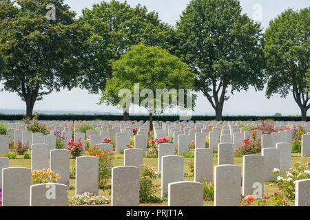 Grabsteine an der Bretteville-surLaize kanadischen Soldatenfriedhof in Frankreich Stockfoto