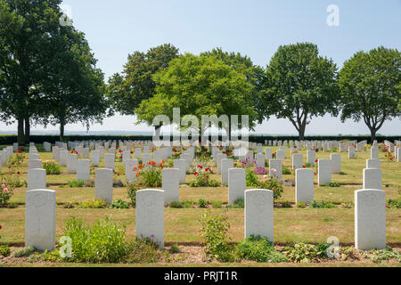 Grabsteine an der Bretteville-surLaize kanadischen Soldatenfriedhof in Frankreich Stockfoto