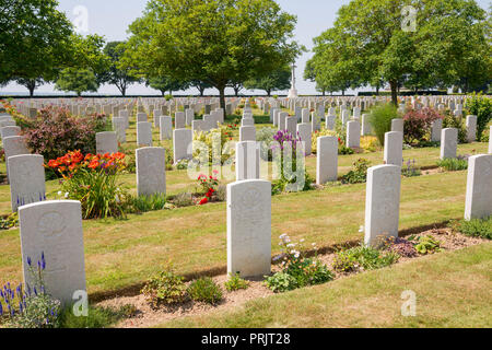 Grabsteine an der Bretteville-surLaize kanadischen Soldatenfriedhof in Frankreich Stockfoto