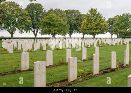 Grabsteine an der Bretteville-surLaize kanadischen Soldatenfriedhof in Frankreich Stockfoto