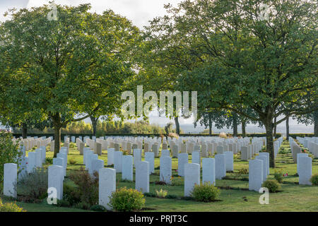 Grabsteine an der Bretteville-surLaize kanadischen Soldatenfriedhof in Frankreich Stockfoto