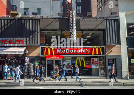 Ein McDonald's Restaurant in Midtown Manhattan in New York am Sonntag, den 30. September 2018. (Â© Richard B. Levine) Stockfoto