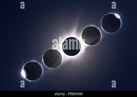 Ein Verbundwerkstoff aus dem 21. August 2017 totale Sonnenfinsternis, die den zweiten und dritten Kontakt Diamant Ringe und Baily's Perlen am Start (links) Stockfoto