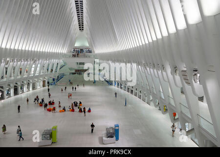 Innerhalb der Oculus Bahnhof, Downtown New York, Manhattan, USA Stockfoto