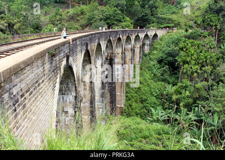 Die neun Bogenbrücke in Ella, zu Fuß auf die Schiene zu erreichen. In Sri Lanka, August 2018. Stockfoto