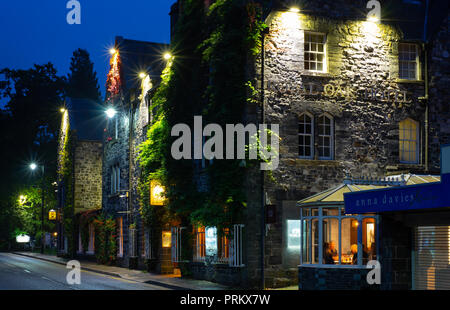 Die historischen und malerischen Royal Oak Hotel, Holyhead Road, Betws-Y-Coed, Gwynedd, Wales. Bild im September 2018 übernommen. Stockfoto