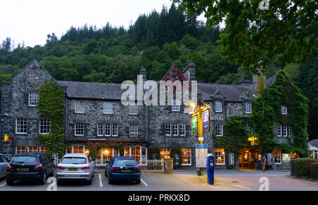 Die historischen und malerischen Royal Oak Hotel, Holyhead Road, Betws-Y-Coed, Gwynedd, Wales. Bild im September 2018 übernommen. Stockfoto