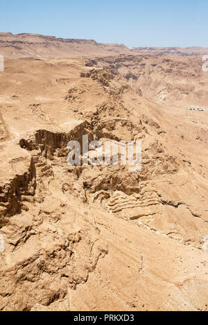 Masada Blick von den Höhen auf Wüste Stockfoto