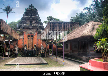 Eine der vielen Tempel Ubud, eine der berühmten Sehenswürdigkeiten auf der Insel Bali in Indonesien Stockfoto