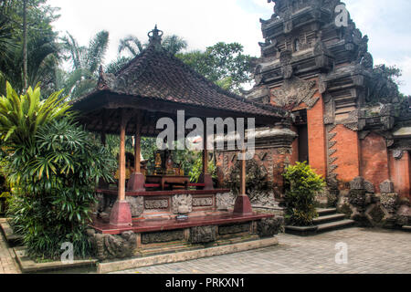 Eine der vielen Tempel Ubud, eine der berühmten Sehenswürdigkeiten auf der Insel Bali in Indonesien Stockfoto