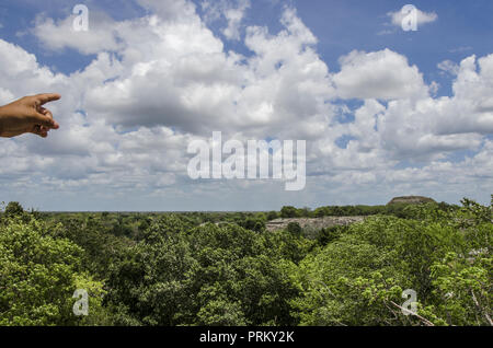 Blick auf kinich Kakmó Pyramide in Izamal, Yucatan, Mexiko Stockfoto