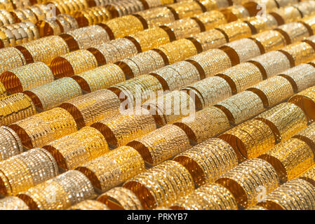 Der Große Basar in Teheran Iran - gold Markt mit hunderten Armbänder, Schmuck. Stockfoto