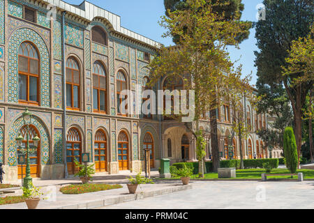 Wundervolle persische Motive in der Kunst und in den Fliesen Golestan Dynastie Komplex in Teheran Stockfoto