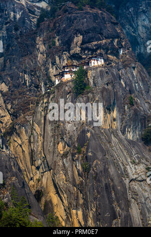 Fernsicht auf das Taktshang Kloster in der Stadt Paro in Bhutan Stockfoto