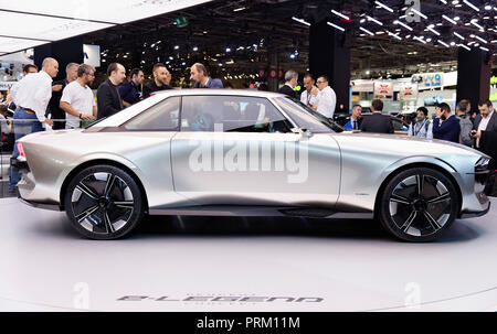 Retro Concept Car Peugeot e-Legende während des zweiten Tages der Internationalen Paris Motorshow am Mittwoch, Oktober 3rd, 2018 in Paris, Frankreich. (CTK Phot Stockfoto