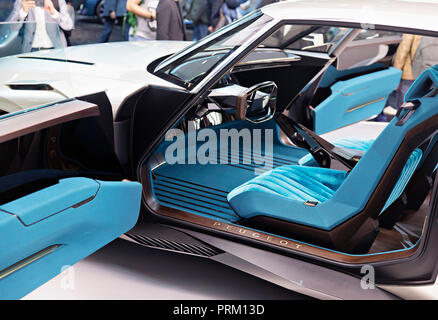 Retro Concept Car Peugeot e-Legende während des zweiten Tages der Internationalen Paris Motorshow am Mittwoch, Oktober 3rd, 2018 in Paris, Frankreich. (CTK Photo Stockfoto