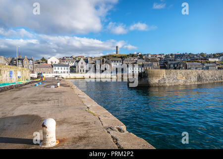 Macduff Stadt und Hafen Eingang, Aberdeenshire, Schottland Stockfoto