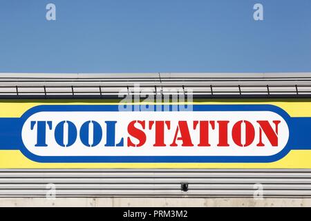 Saint Priest, Frankreich - 8. September 2018: Toolstation ist ein großes Vereinigtes Königreich und die Europäische Union den direkten Verkauf und online Anbieter von Handel Werkzeuge Stockfoto