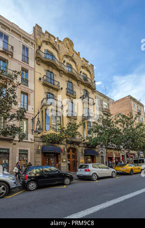 81 Carrer Gran de Gràcia, Barcelona, Katalonien Stockfoto