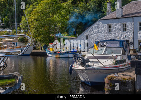 Boote in der crinan Canal Basin an Crinan, Argyll, Schottland Stockfoto