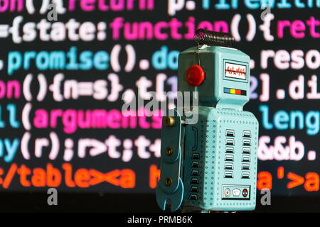 Roboter mit Source Code, künstliche Intelligenz, deep Learning Konzept Stockfoto