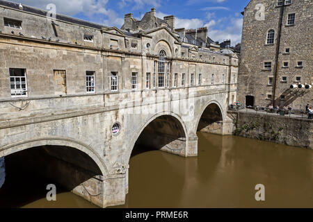 Ansicht der Pulteney Bridge in Bath, England, Großbritannien Stockfoto