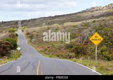 Straße durch die weniger bekannten südlichen Seite von Maui, Hawaii. Stockfoto