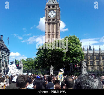 London, Großbritannien, 2. Juli 2016. 'March für Europa", Anti-Brexit protestieren. Demonstranten in Parliament Square. Stockfoto